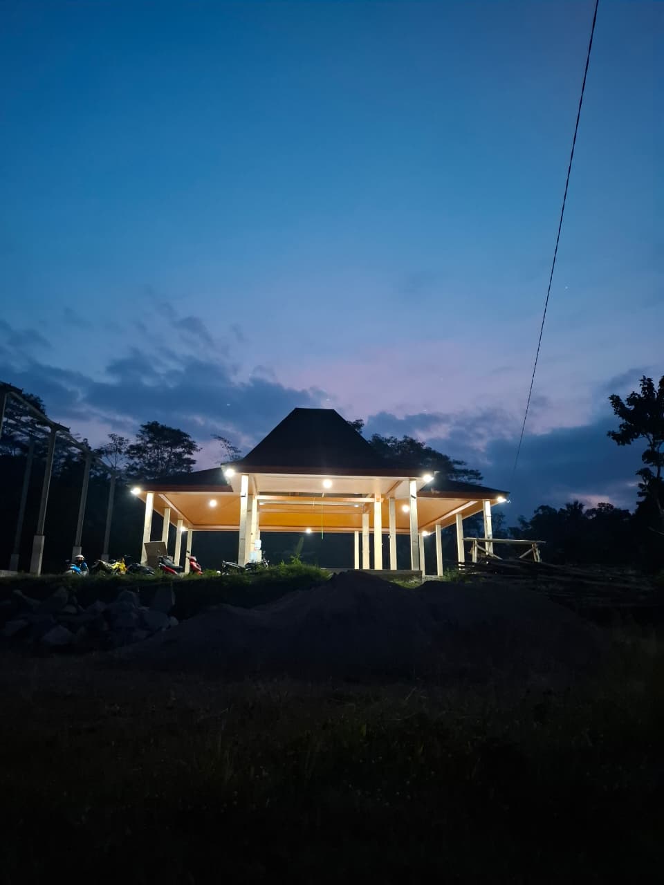 Tampak joglo dari halaman desa