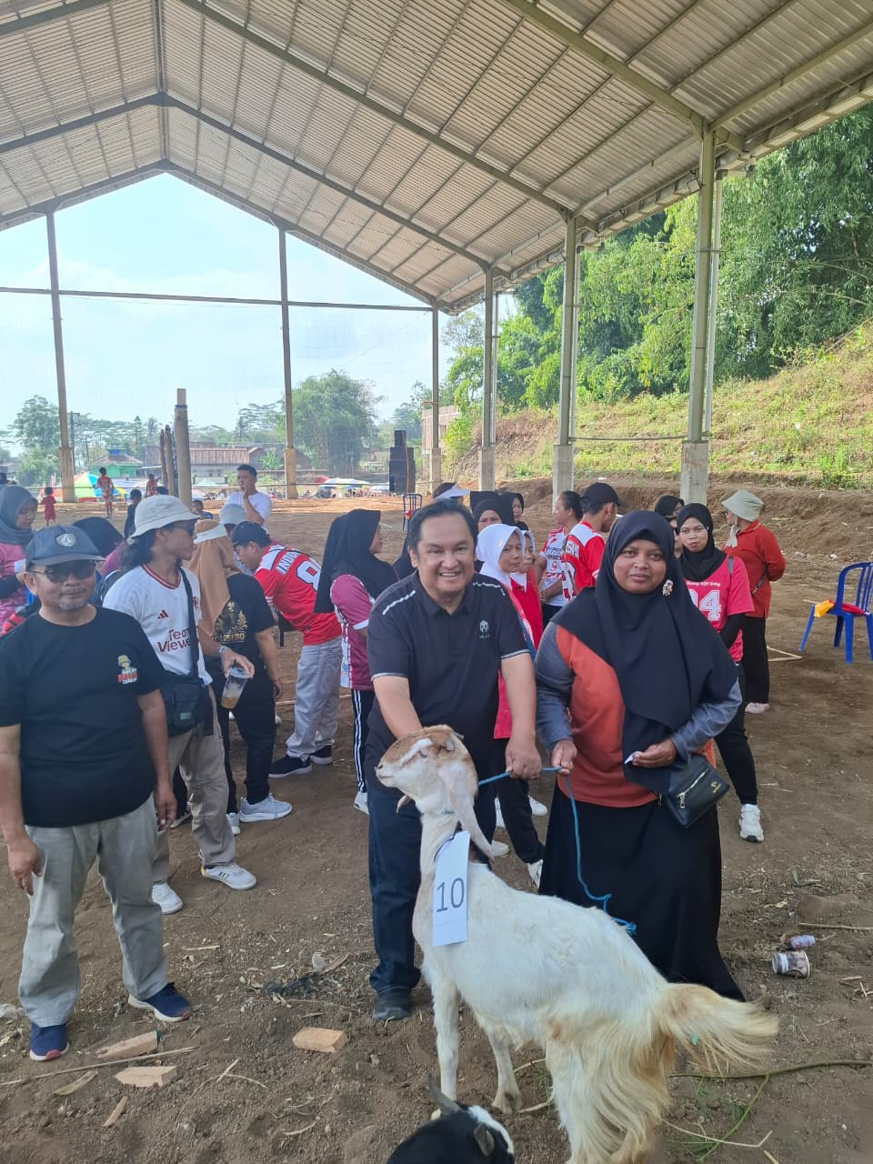 Pembagian Bibit Kambing Ketahanan Pangan untuk Kelompok Ibu PKK Se-Desa Gubug