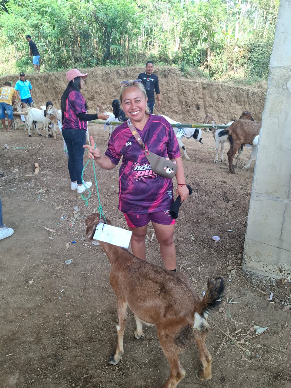 Warga lain penerima bibit kambing