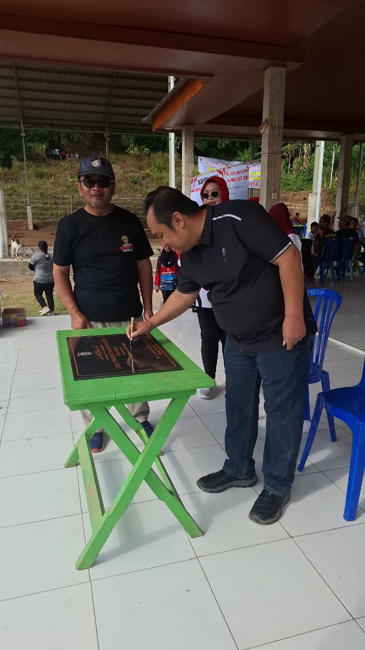 Prosesi penandatanganan prasasti peresmian joglo