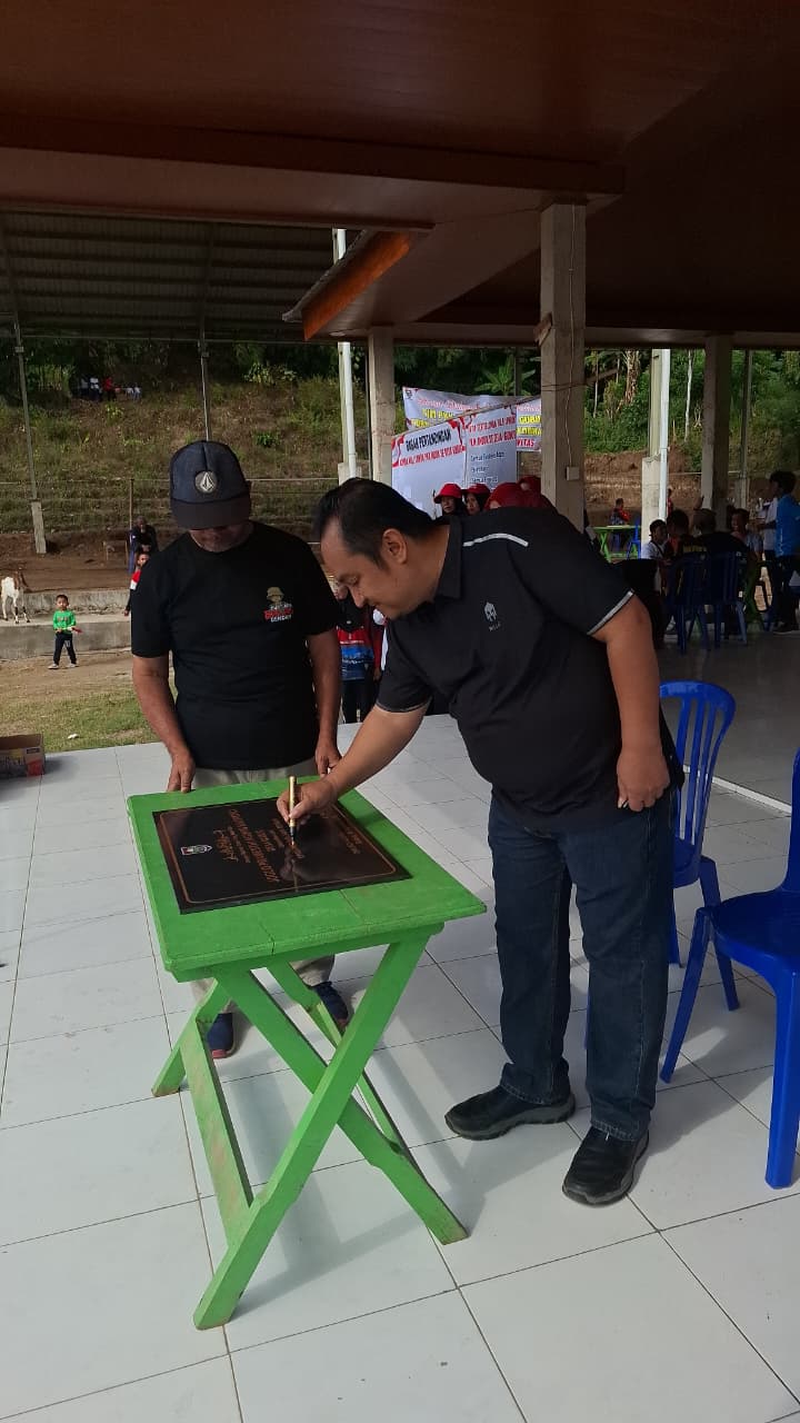 Penandatanganan prasasti Peresmian Joglo Pramesthi Agung Nugroho