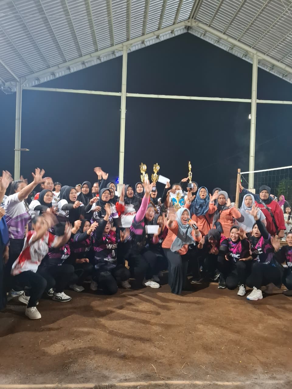 Lomba Voli Cawuk Ibu-Ibu PKK Se-Desa Gubug Meriahkan HUT RI